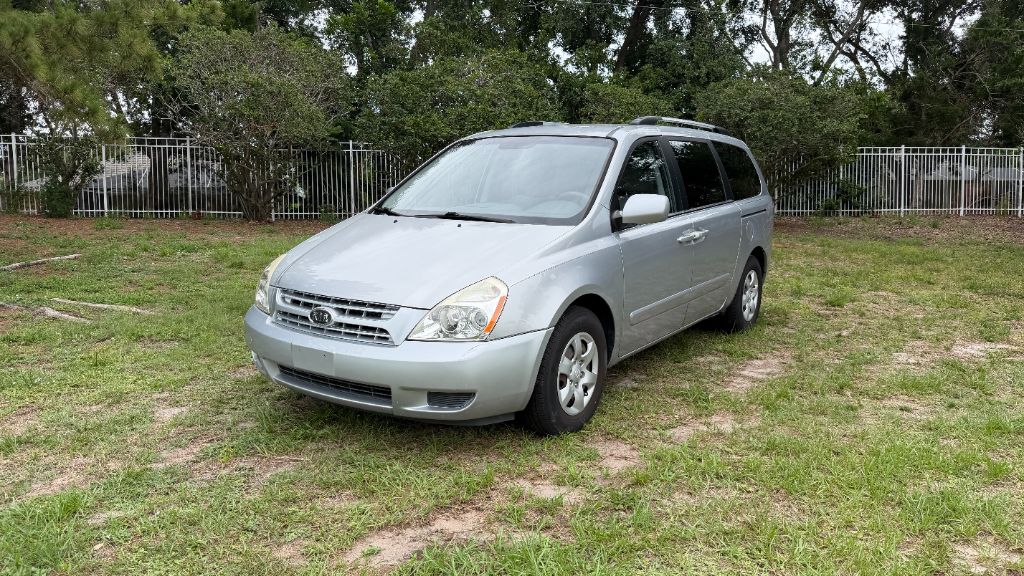 2010 Kia Sedona LX's photo