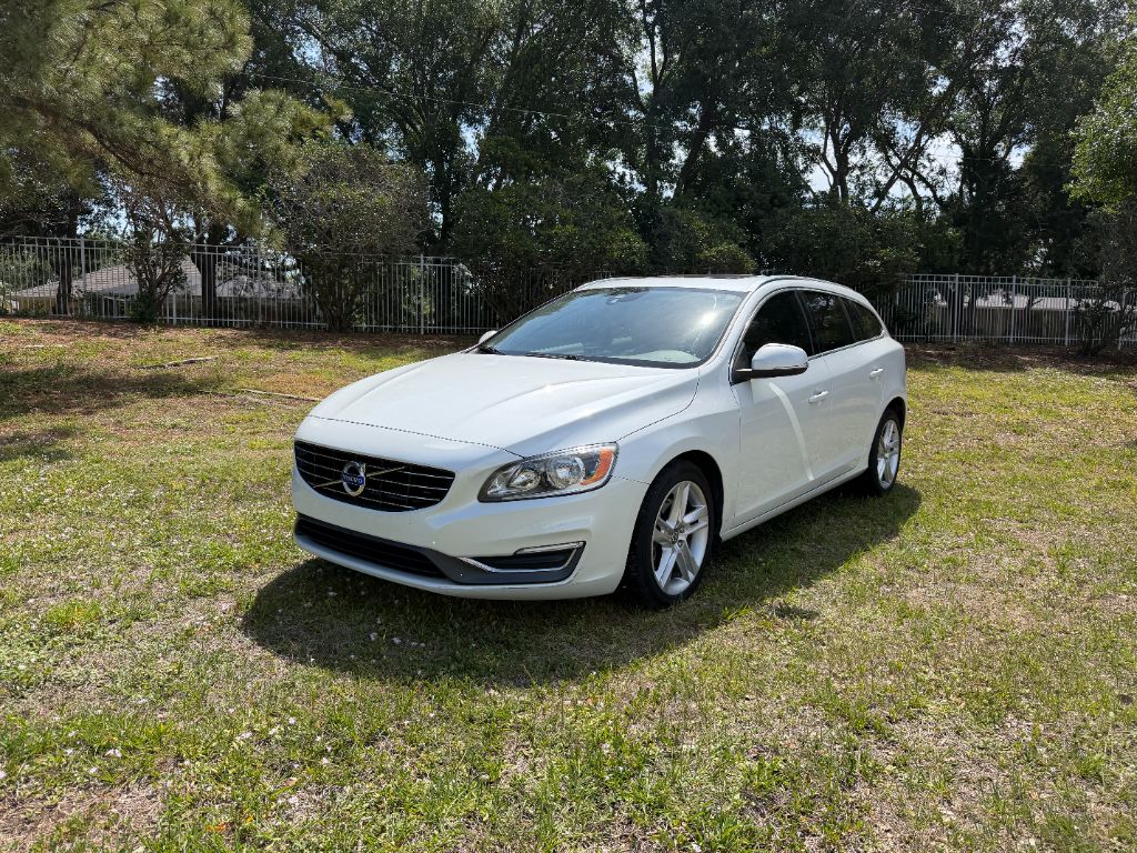 2015 Volvo V60 T5 Drive-E FWD Premier Plus's photo