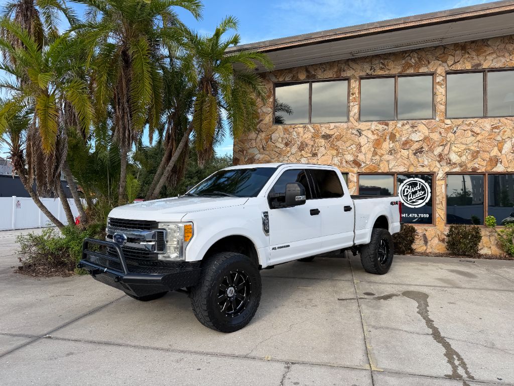 2017 Ford F-250 XLT 4x4 Crew Cab 8' Box's photo