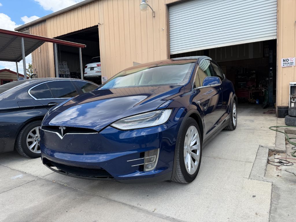 2017 Tesla Model X's photo